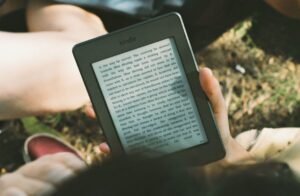 E-books e leituras coletivas se tornam alternativas durante o isolamento social.