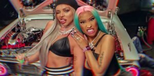 Jesy Nelson lança seu primeiro single solo, Boyz, em parceria com Nicki Minaj. Na internet, chama a atenção de blackfishing no vídeo da música.